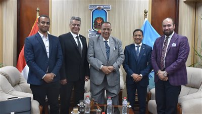 رئيس جامعة الأقصر يبحث مع وفد الهيئة العربية للتصنيع سبل التعاون المشترك
