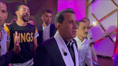 أحمد شيبة يبكي في حفل زفاف نجله (فيديو )