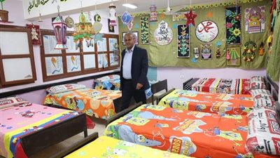 مدير تعليم الخارجة يتفقد استراحات مراقبي الثانوية العامة بالوادي الجديد (صور)