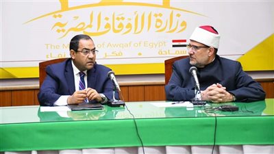 وزير الأوقاف يتسلم نتيجة مسابقة العمال من رئيس الجهاز المركزي