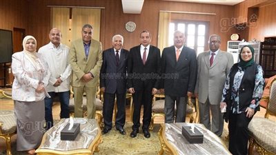 رئيس جامعة بني سويف يستقبل لجنة قطاع الألسن والآداب بالأعلى للجامعات
