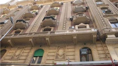 ما حكم أخذ ما تركه المستأجر بعد انتهاء عقد الإجارة؟ الإفتاء تجيب