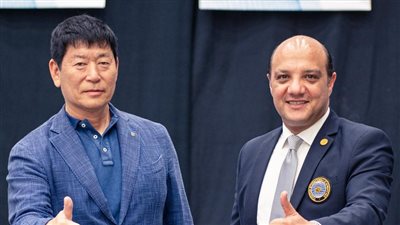 رئيس الاتحاد الدولي للجمباز يصل القاهرة لحضور افتتاح بطولة الفراعنة