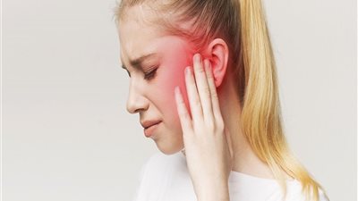  مخاطر ارتداء سماعات الأذن لفترة طويلة: تدمر العصب السمعي 