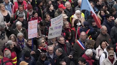 ماكرون يرفض التراجع عن قانون إصلاح التقاعد بعد 14 يوما من الاحتجاجات