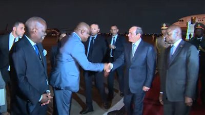 لحظة تاريخية.. السيسي أول رئيس مصري يزور أنجولا (فيديو وصور)