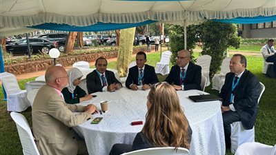 وزير الإسكان يلتقي المرشح لرئاسة المنظمة الحكومية الدولية المعنية بتغير المناخ