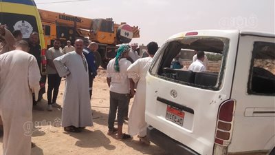 مصرع شخص وإصابة 10 آخرين في انقلاب ميكروباص بطريق مطروح الساحلي