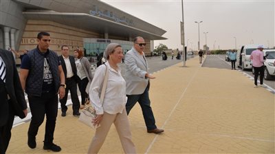 وزيرة البيئة تشيد باستخدام مياه الصرف الصناعي بشركة أسيوط لتكرير البترول 