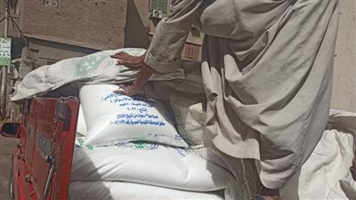 ضبط سيارة نقل محملة بـ 2 طن أسمدة زراعية محظور تداولها 