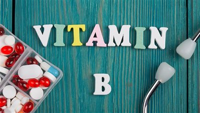 أعراض نقص فيتامين ب، والعلاج بتناول الفواكه والمكسرات بانتظام