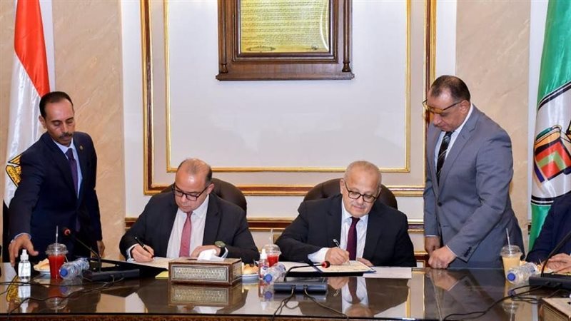 جامعة القاهرة توقع