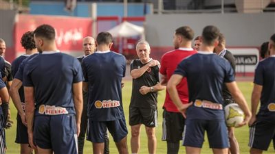 تفاؤل ومرح لاعبي الأهلي في مران اليوم استعدادا لمواجهة الوداد (فيديو)