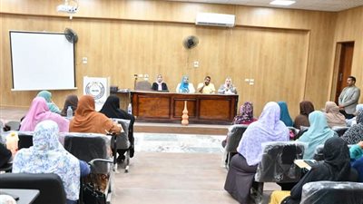 جامعة الوادي الجديد تطلق سلسلة من الدورات التدريبية للرائدات الريفيات بالخارجة وباريس 