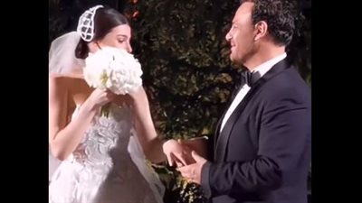 ماريتا الحلاني تهدي زوجها كميل أبي خليل أغنية خاصة في حفل الزفاف (فيديو)