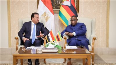 وزير الصحة يلتقي نظيره الزيمبابوي لبحث سبل التعاون المشترك بين الجانبين