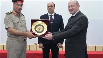 القوات المسلحة تحتفل بتخرج دورة تأهيل الأعضاء المدنيين الدفعة 22 رقابة إدارية