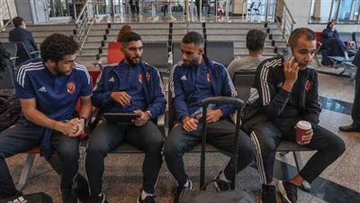 ثلاثي الأهلي في استقبال بعثة فريق الكرة الليلة في المغرب 