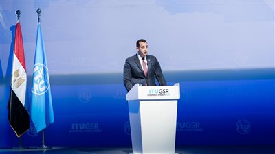 حسام الجمل: المرأة المصرية تتفوق على الرجل في مهارات البحث عن الخدمات عبر الإنترنت 