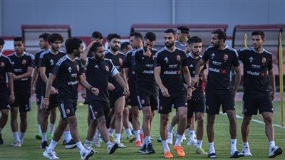الأهلي يتحرك لأداء مرانه الرئيسي على ملعب محمد الخامس (فيديو)