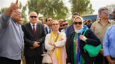 وزيرة البيئة ومحافظ قنا يفتتحان مصنع المعالجة والتدوير بمركز نجع حمادى