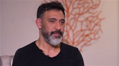 عمرو مصطفى يكشف عن أول مطرب في العالم يغني بالذكاء الاصطناعي