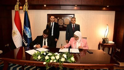 أسامة ربيع يشهد توقيع مذكرة تفاهم لإنشاء مصنع للبتروكيماويات بالعين السخنة 