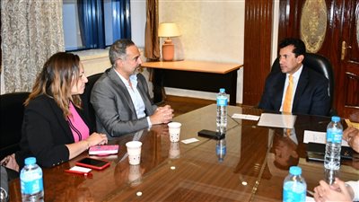 أشرف صبحي يناقش مع جوجل مشروعات مشتركة لتنمية مهارات الشباب