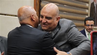 بالأحضان والقبلات، انتهاء مؤتمر نقابة المهندسين باستقالة هيئة المكتب (فيديو وصور) 