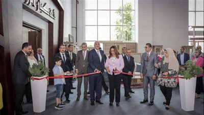 محافظ دمياط ورئيس جهاز تنمية المشروعات يفتتحان معرض الأثاث 