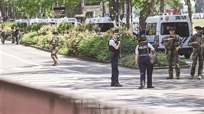 للتخفيف من آثار الصدمة، ماكرون يزور ضحايا حادث الطعن والتحقيقات تكشف تفاصيل مثيرة 