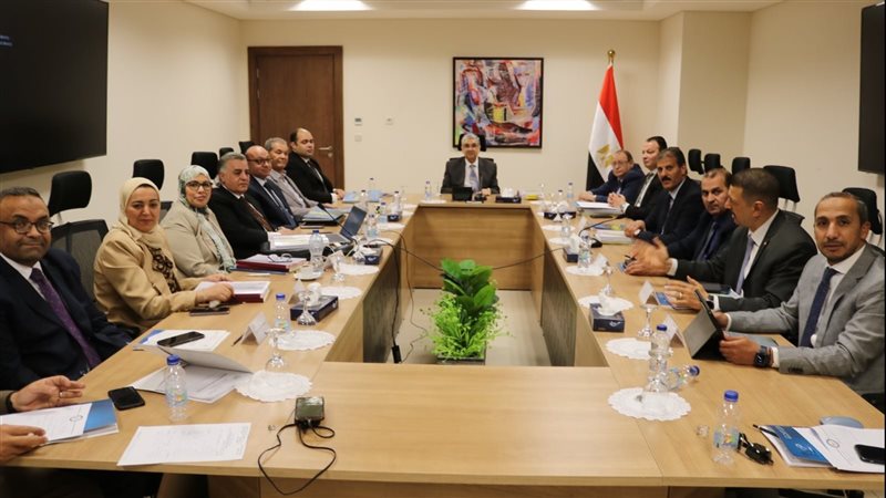 وزير الكهرباء خلال
