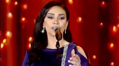 مي فاروق تختتم حفلها بجدة بأغنية 