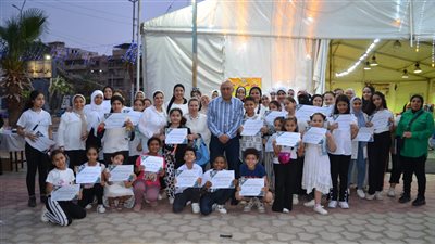 رئيس الغرفة التجارية في الإسماعيلية يكرم المشاركين بورش الحرف اليدوية (صور)