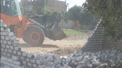 إزالة حالتي تعدي في المهد على الأراضي الزراعية بمركز إسنا في الأقصر