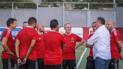 الخطيب يعقد جلسة مع كولر ولاعبي الأهلي استعدادا لنهائي أفريقيا 