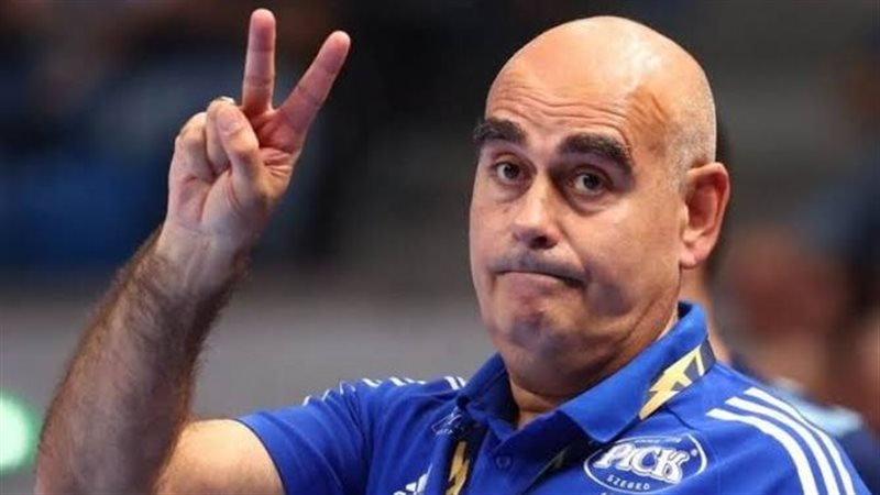 كارلوس باستور مدرب