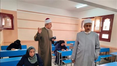 رئيس منطقة الأقصر الأزهرية يتابع سير امتحانات الشهادة الثانوية لليوم الرابع