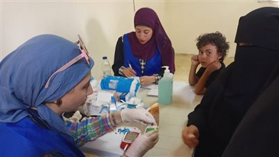 الشباب والرياضة تنظم قافلة طبية بالواحات البحرية (صور)