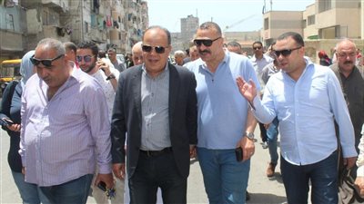 جولة لرئيس حي شرق الإسكندرية بعزبة القلعة لحل مشاكل المنطقة (صور)