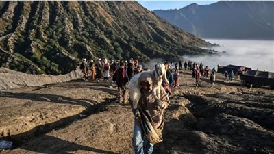 سكان منطقة في أندونيسيا يطالبون بقطع الإنترنت عنهم 