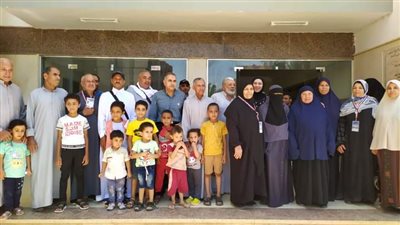 رئيس مركز الداخلة يودع حجاج بيت الله الحرام قبل سفرهم لأداء المناسك