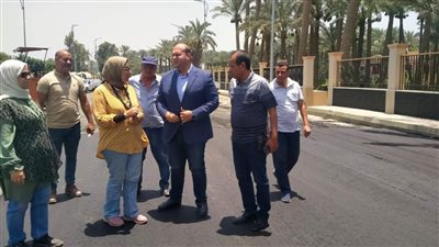 نائب محافظ الجيزة يتابع وضع الطبقة السطحية للأسفلت بطريق سقارة السياحي (صور)