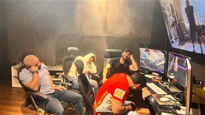 تامر حسني يمازح صناع فيلمه الجديد 