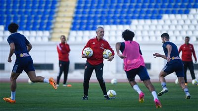 الأهلي يخوض مرانه الرئيسي على ملعب مركب الخامس استعدادا للوداد (فيديو)