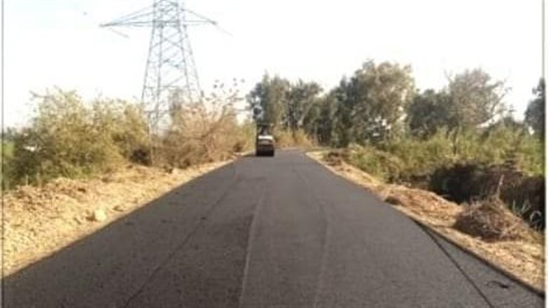 أعمال رصف طرق بمحافظة