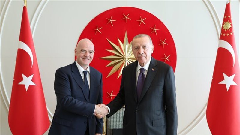 أردوغان ورئيس الفيفا