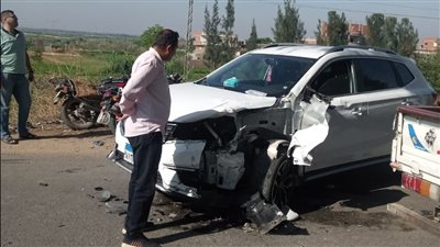 مصرع شخص وإصابة 3 آخرين في حادث تصادم بالإسماعيلية (صور) 