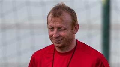 مدرب الوداد يستفز جماهير الأهلي قبل المباراة، والنشطاء: فاندنبروك كلامه كتير