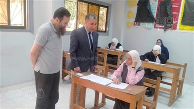 وكيل صحة مطروح يمر على لجان امتحانات الصف الثالث بالمدارس الثانوية الفنية (صور)
